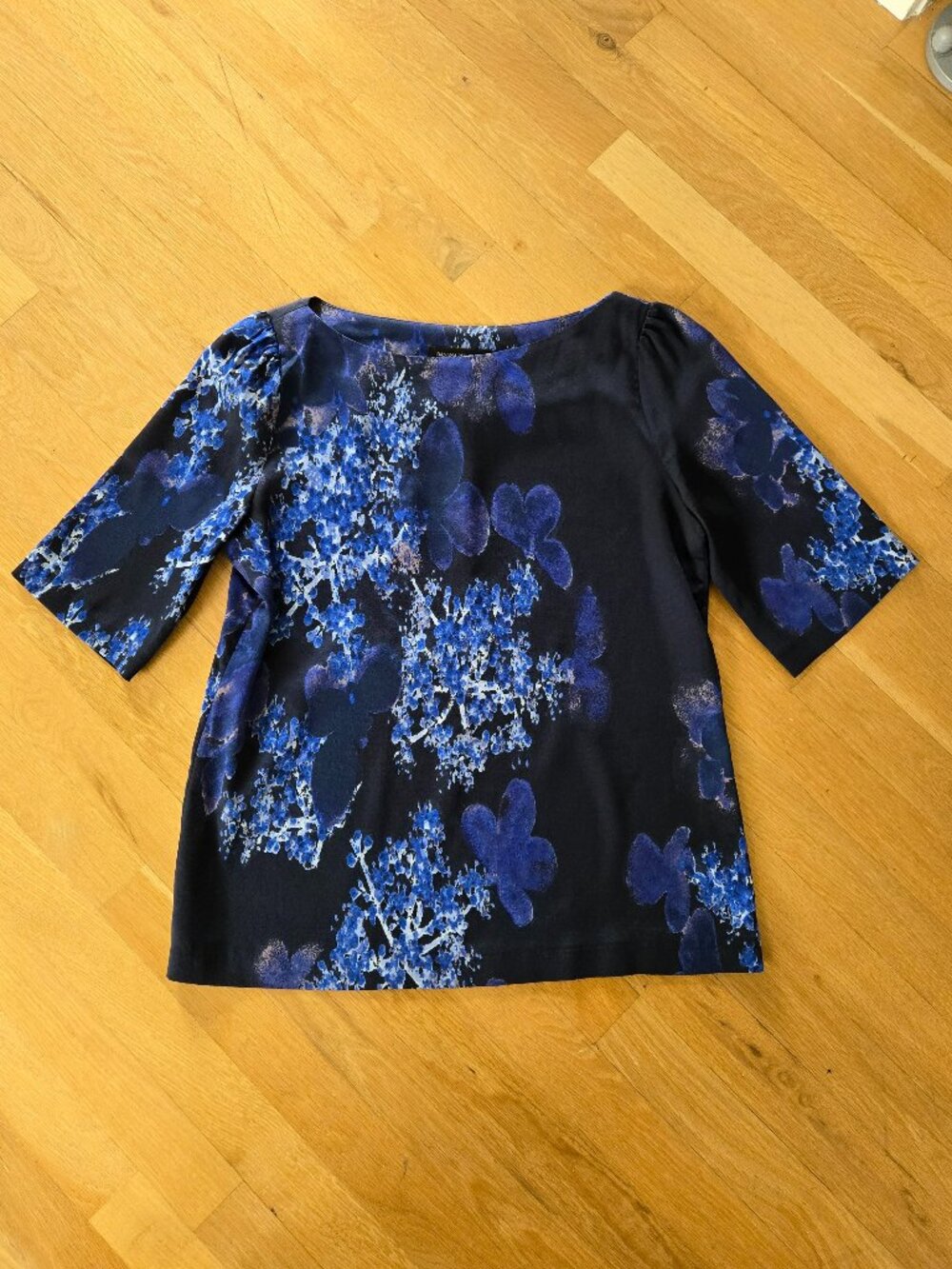 Banana Republic Short Sleeve Blue Print Blouse
